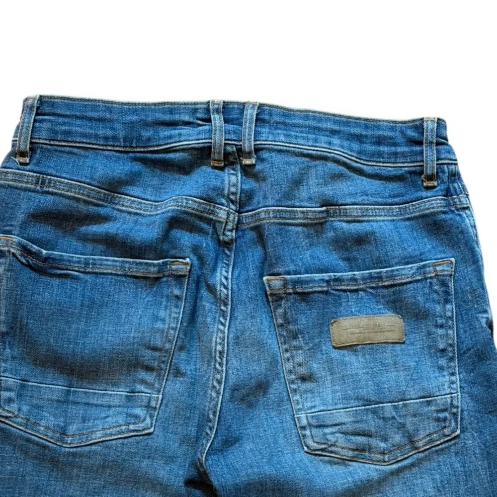 ZARA High Waisted Tapered Leg Jeans Women’s Size 32 ( Size 12 / 14 ) 3371-12